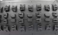 Copertone Hutchinson Griffus Racing Lab Rear 2.40Race Riposte Gravity - Hardskin - Tubeless Ready -Vendite MTB Pneu Hutchinson Griffus Racing Lab 2.40 Race Riposte Gravity Hardskin Tubeless Ready crampons 1235x735