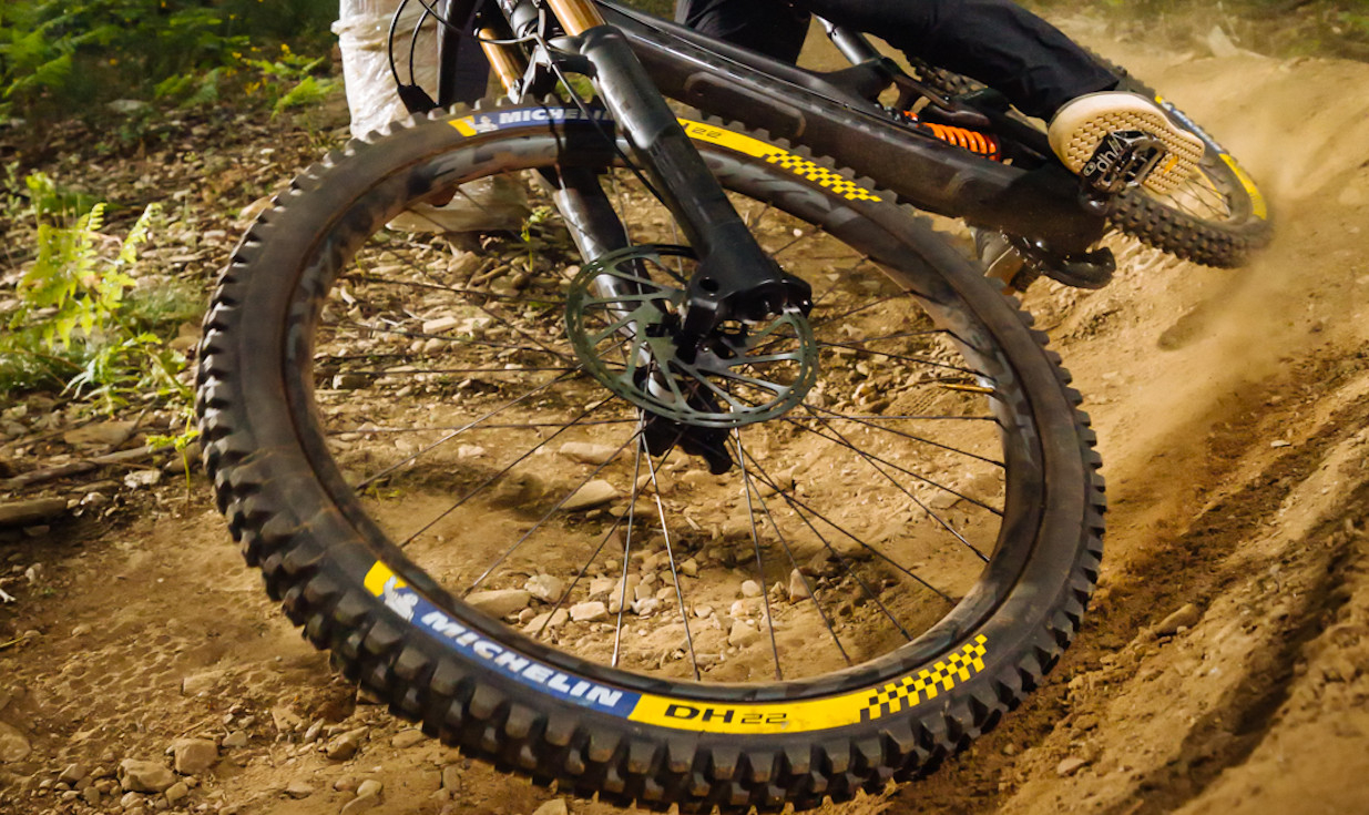 Pneumatico Michelin DH 22Magi-XDH - DownHill Shield Bead2Bead - Tubeless Ready 5 Pneumatico Michelin DH 22Magi-XDH - DownHill Shield Bead2Bead - Tubeless Ready - immagine 5