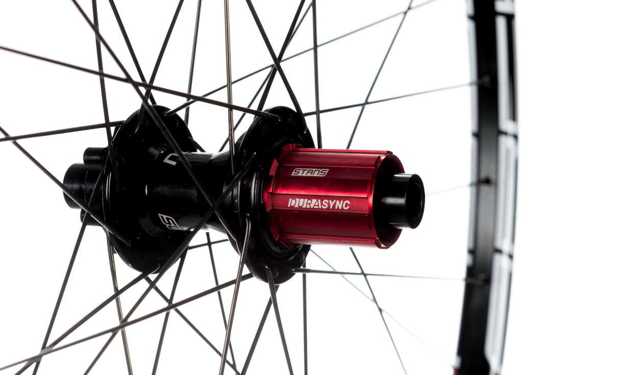 Ruota Posteriore MTB Stan's NoTubes Arch MK3 BoostFreno A Disco - Alluminio - Tubeless Ready 2 Ruota Posteriore MTB Stan's NoTubes Arch MK3 BoostFreno A Disco - Alluminio - Tubeless Ready - immagine 2