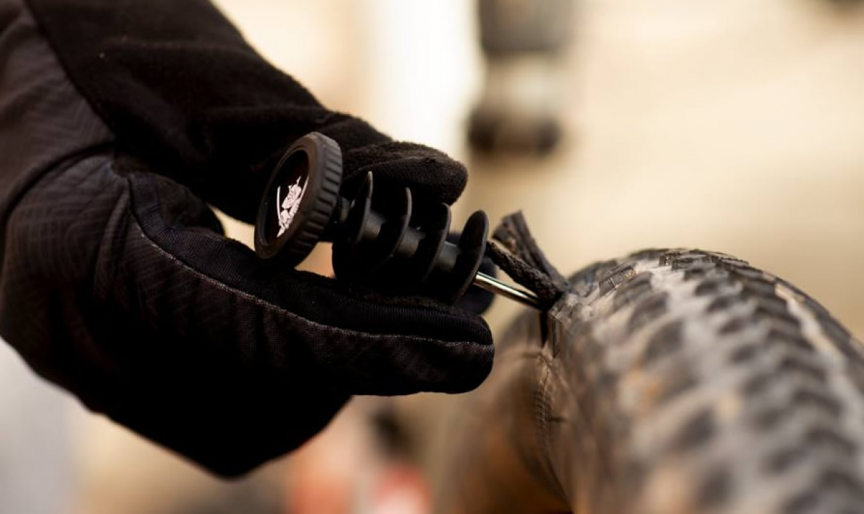 Kit Di Riparazione Tubeless Con Strisce Gommose Sahmurai Sword 2019 5 Kit Di Riparazione Tubeless Con Strisce Gommose Sahmurai Sword 2019 - immagine 5