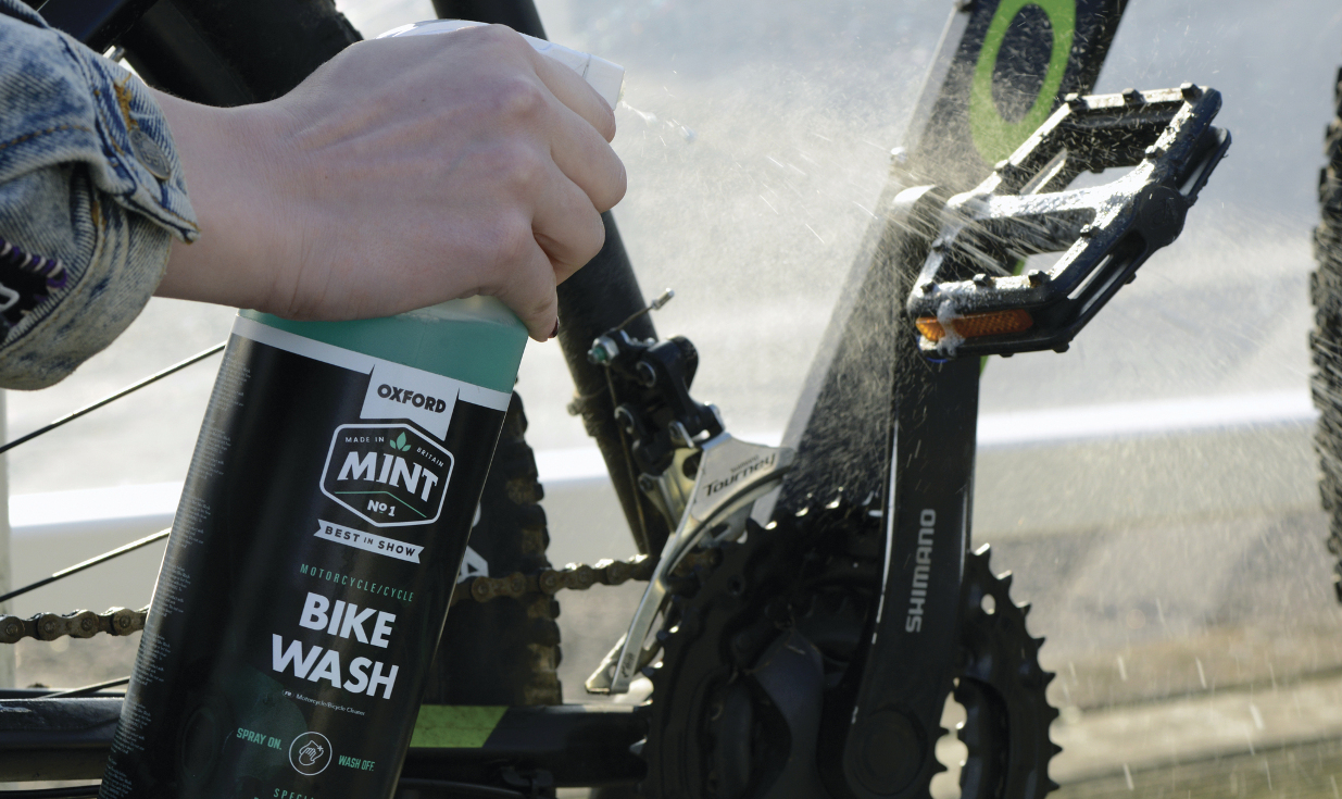 Detergente Biodegradabile Per Bici Mint Bike Wash OxfordFormato 1 O 5 L 5 Detergente Biodegradabile Per Bici Mint Bike Wash OxfordFormato 1 O 5 L - immagine 5